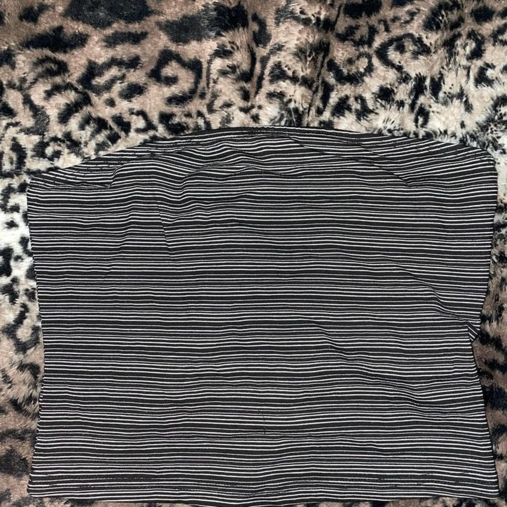 black and white stripped tube top 🖤